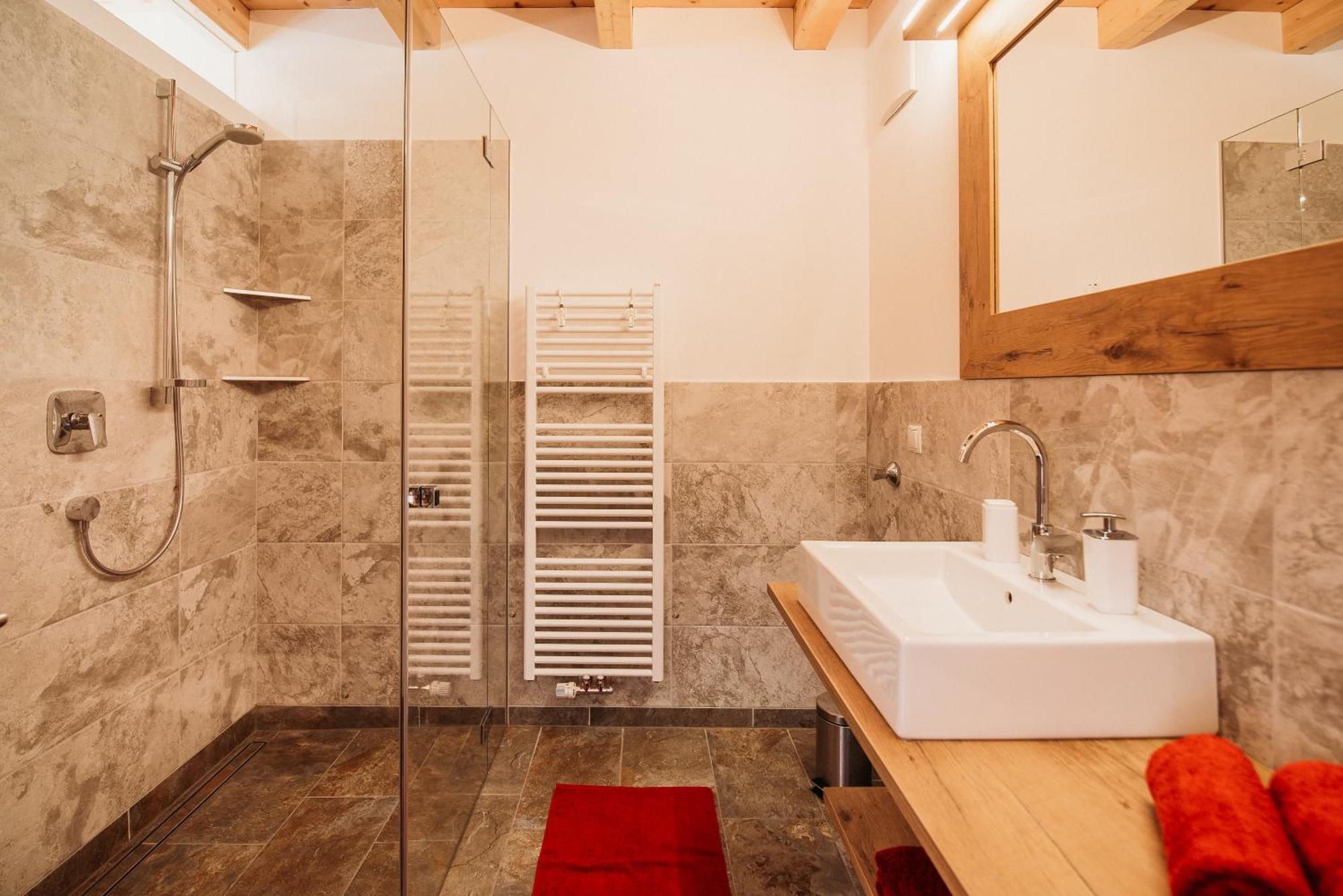 Grosskarnaiderhof Appartements-Bauernhof-Natur Pur Luson Luaran gambar