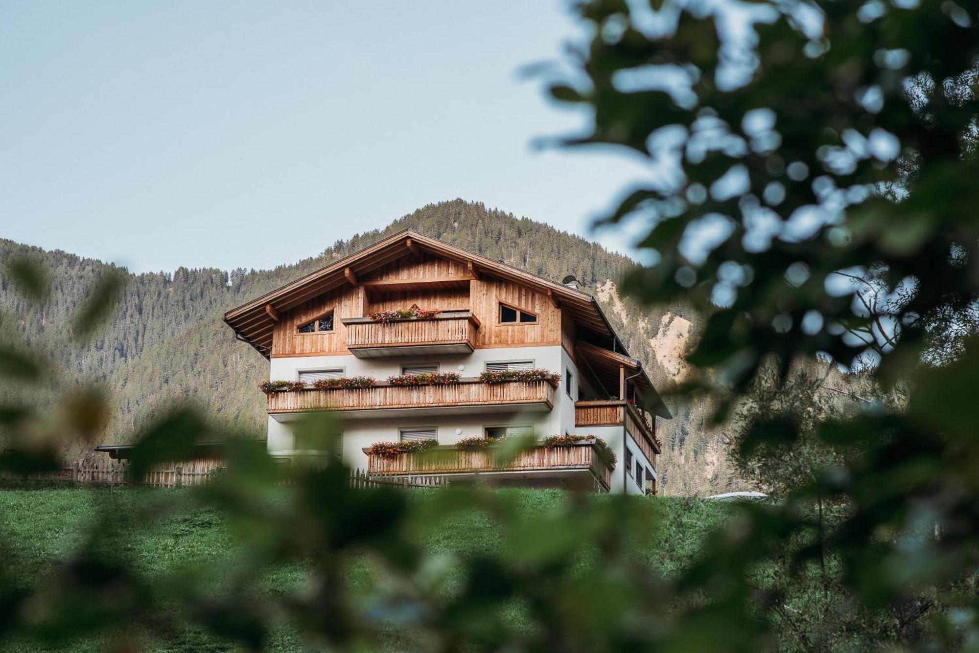 Grosskarnaiderhof Appartements-Bauernhof-Natur Pur Luson Luaran gambar